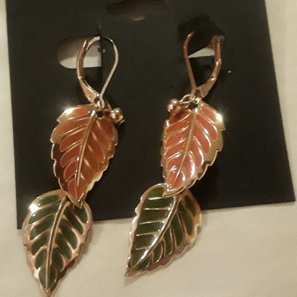 Jewelry set. New From Kohls - Picture 2 of 6